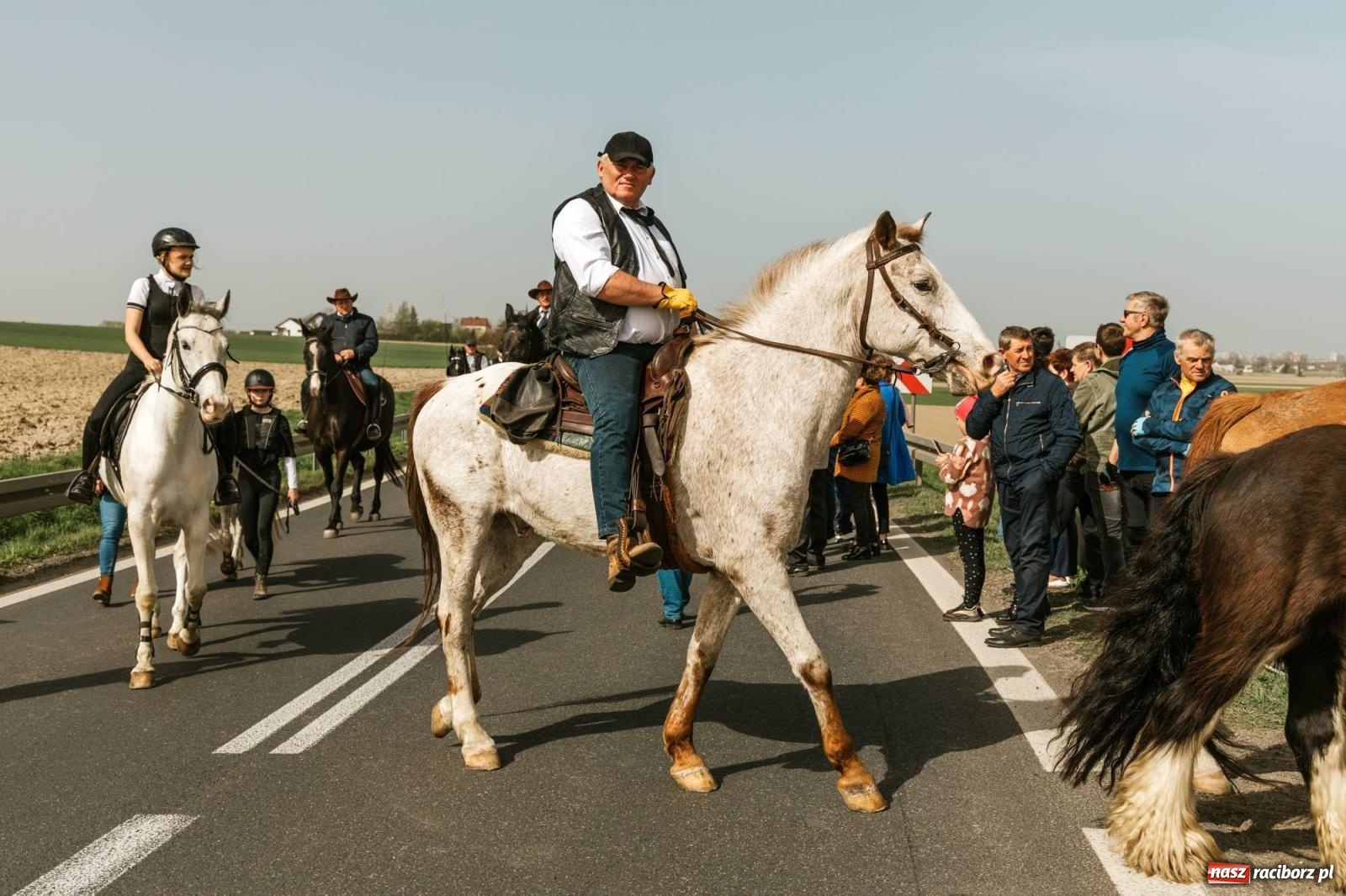 Zdjęcie w galerii na portalu naszraciborz.pl: Procesje konne w Bieńkowicach, Pietrowicach Wielkich i Sudole [FOTO] wiadomości z regionu