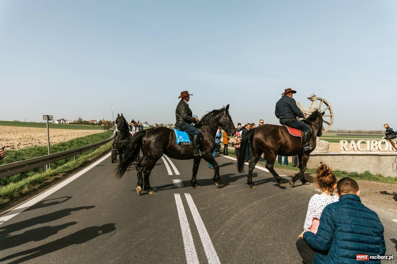 Zdjęcie w galerii na portalu naszraciborz.pl: Procesje konne w Bieńkowicach, Pietrowicach Wielkich i Sudole [FOTO] wiadomości z regionu