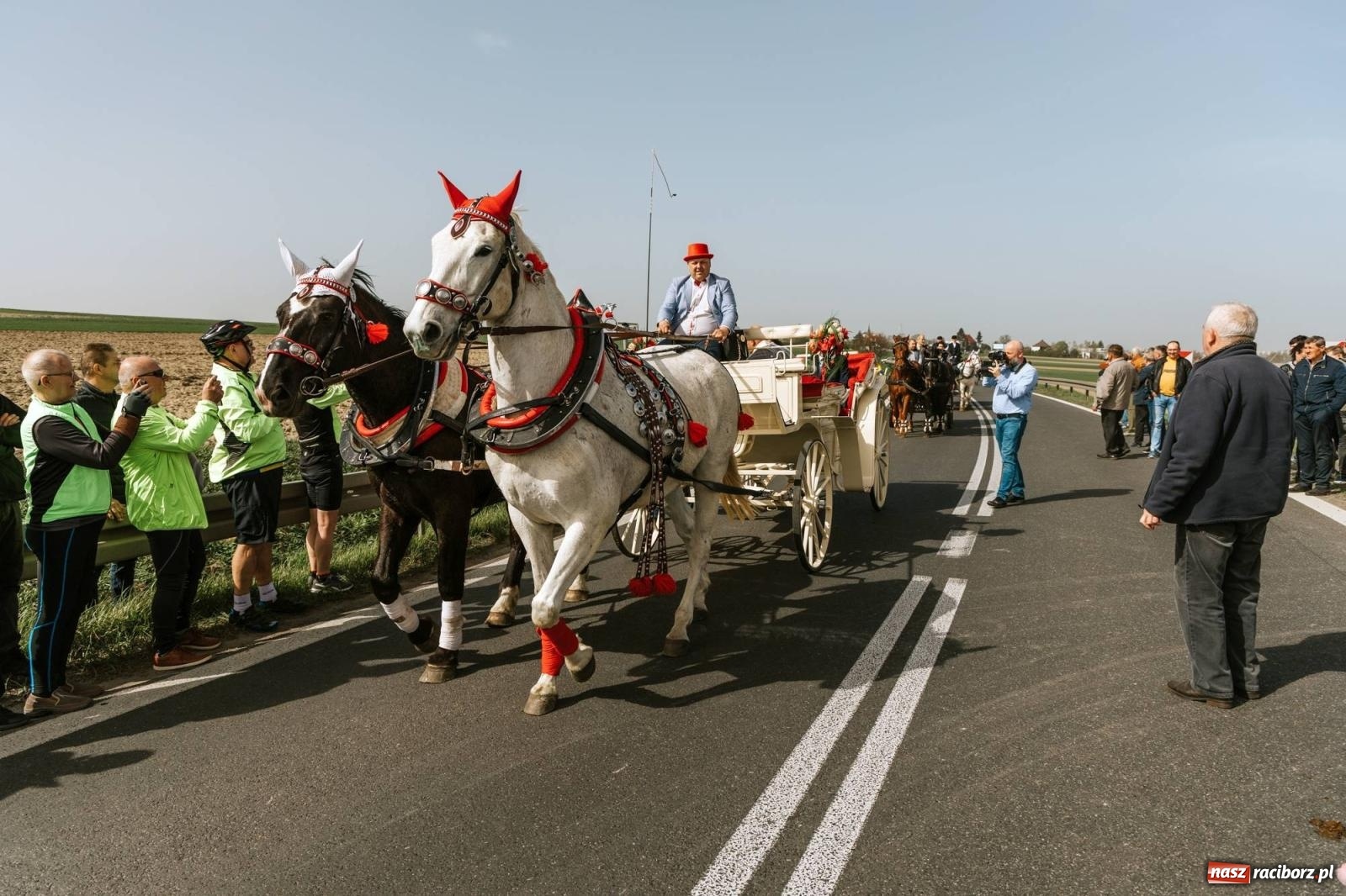 Zdjęcie w galerii na portalu naszraciborz.pl: Procesje konne w Bieńkowicach, Pietrowicach Wielkich i Sudole [FOTO] wiadomości z regionu
