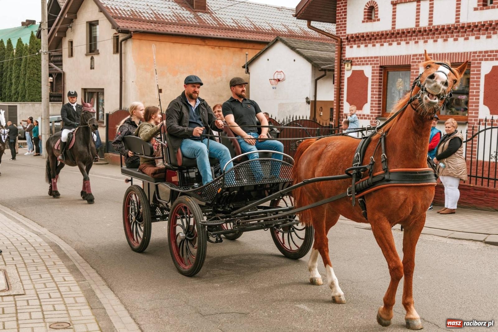Zdjęcie w galerii na portalu naszraciborz.pl: Procesje konne w Bieńkowicach, Pietrowicach Wielkich i Sudole [FOTO] wiadomości z regionu