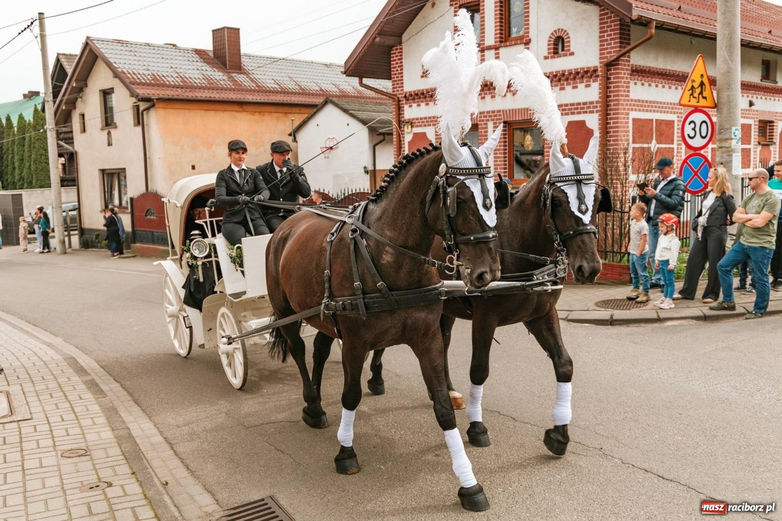 Zdjęcie w galerii na portalu naszraciborz.pl: Procesje konne w Bieńkowicach, Pietrowicach Wielkich i Sudole [FOTO] wiadomości z regionu
