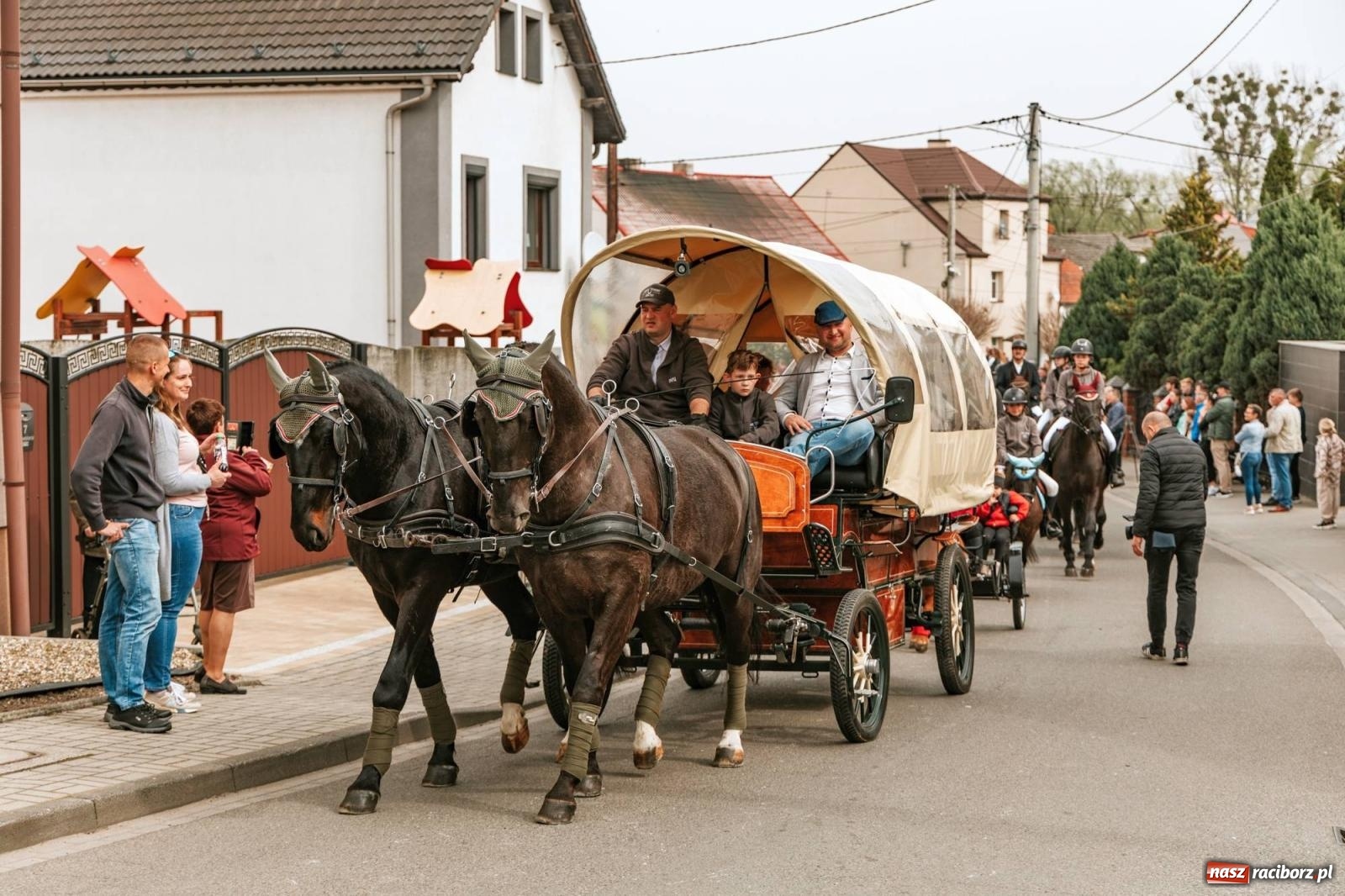 Zdjęcie w galerii na portalu naszraciborz.pl: Procesje konne w Bieńkowicach, Pietrowicach Wielkich i Sudole [FOTO] wiadomości z regionu