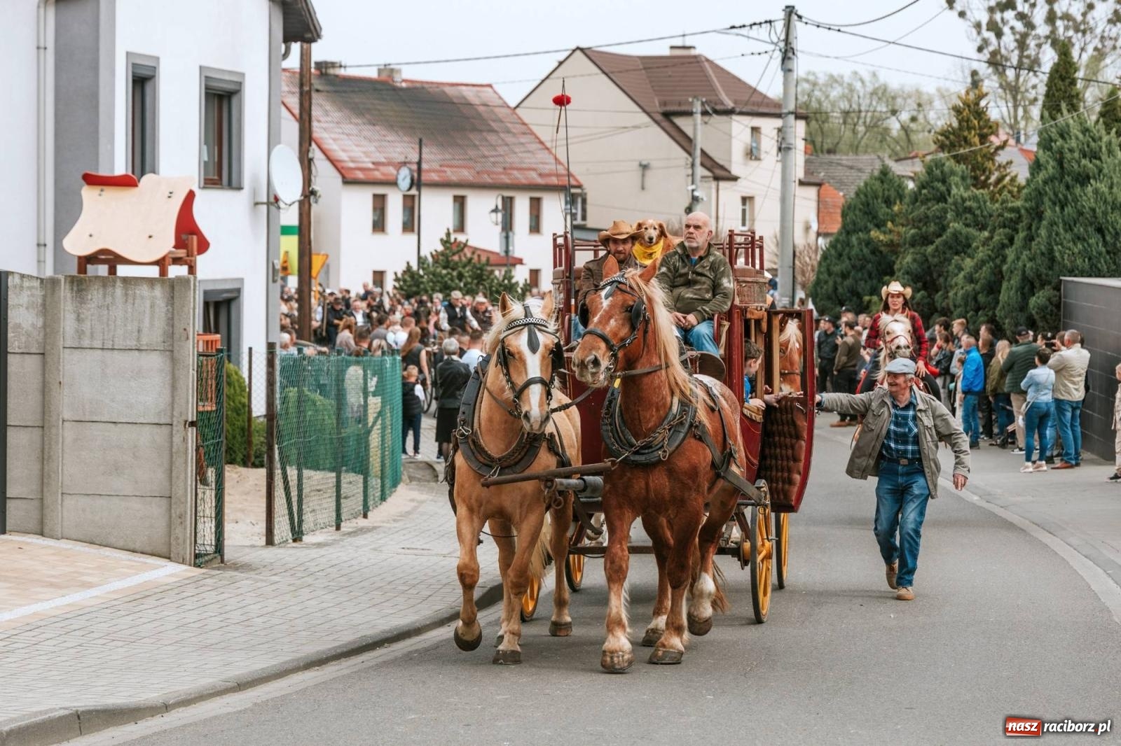 Zdjęcie w galerii na portalu naszraciborz.pl: Procesje konne w Bieńkowicach, Pietrowicach Wielkich i Sudole [FOTO] wiadomości z regionu