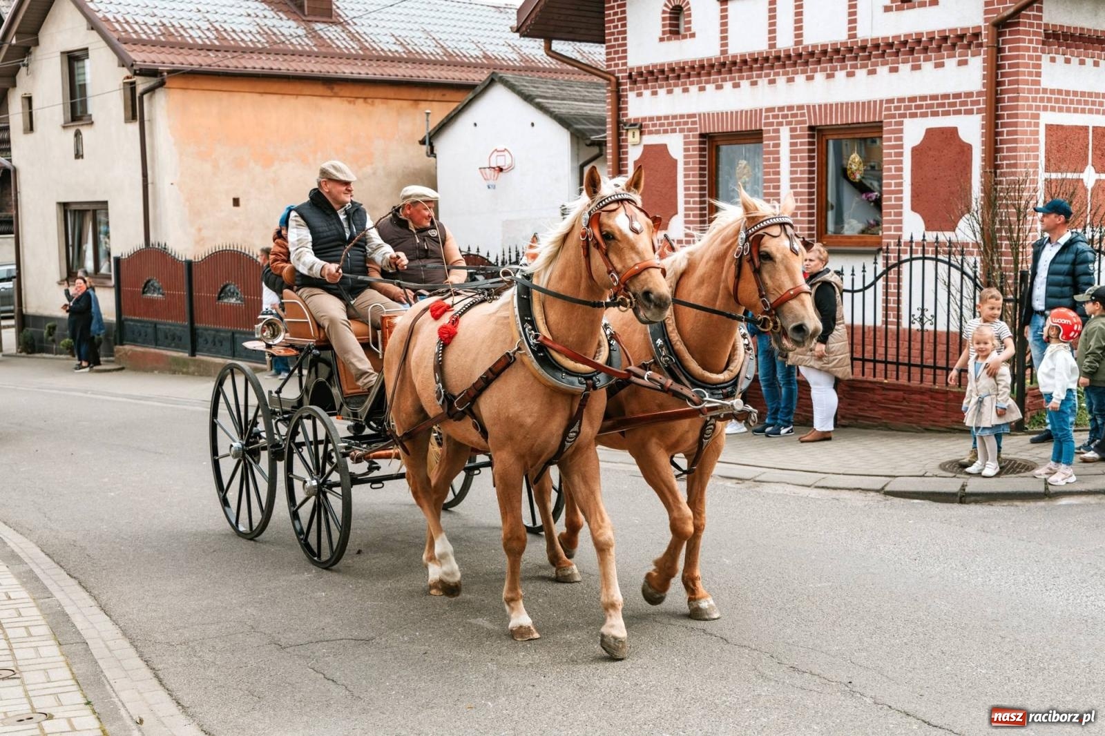 Zdjęcie w galerii na portalu naszraciborz.pl: Procesje konne w Bieńkowicach, Pietrowicach Wielkich i Sudole [FOTO] wiadomości z regionu
