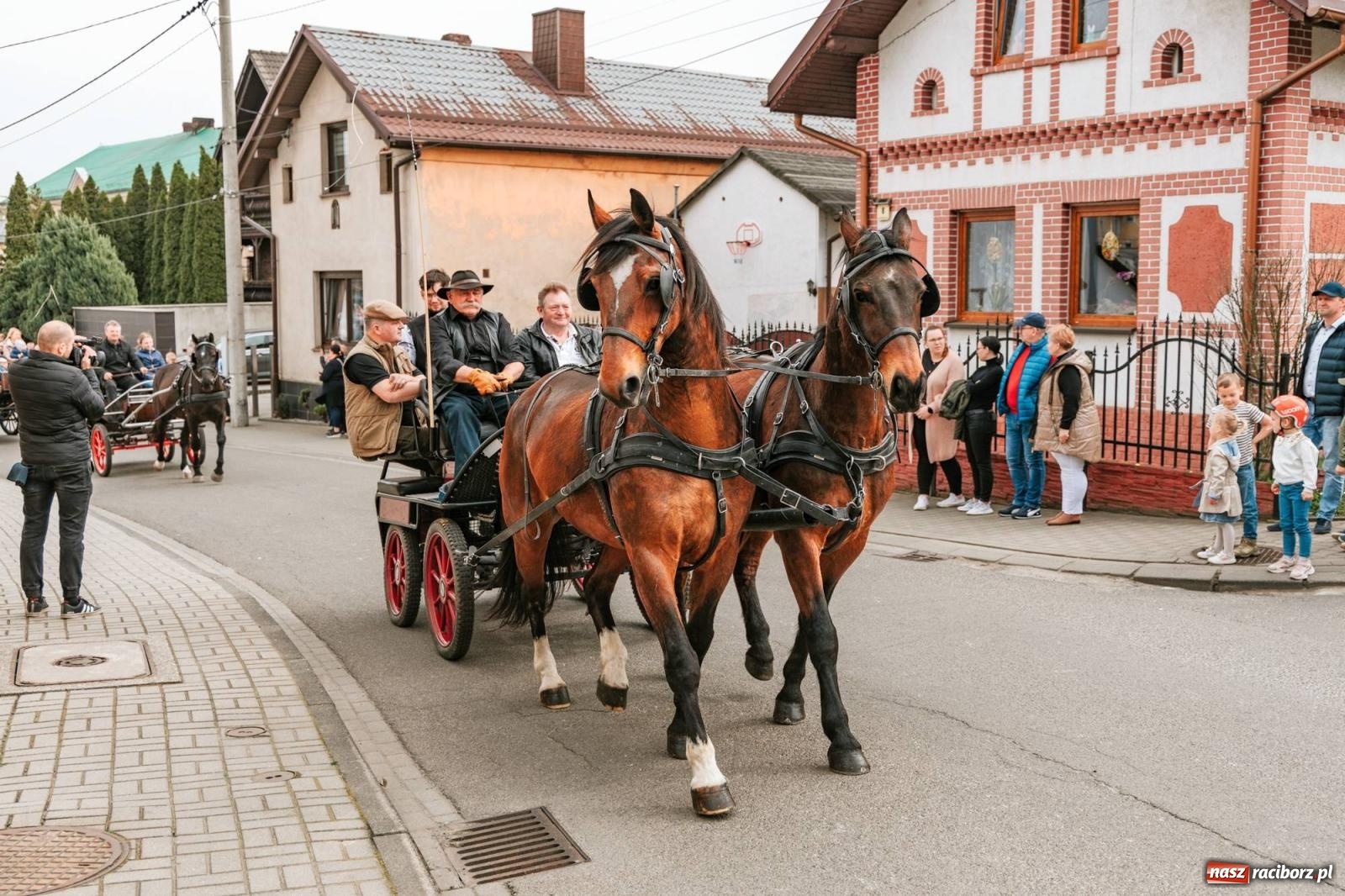 Zdjęcie w galerii na portalu naszraciborz.pl: Procesje konne w Bieńkowicach, Pietrowicach Wielkich i Sudole [FOTO] wiadomości z regionu