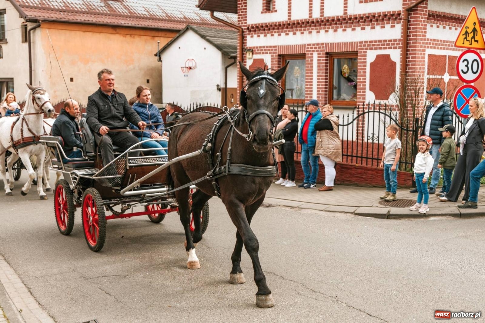 Zdjęcie w galerii na portalu naszraciborz.pl: Procesje konne w Bieńkowicach, Pietrowicach Wielkich i Sudole [FOTO] wiadomości z regionu