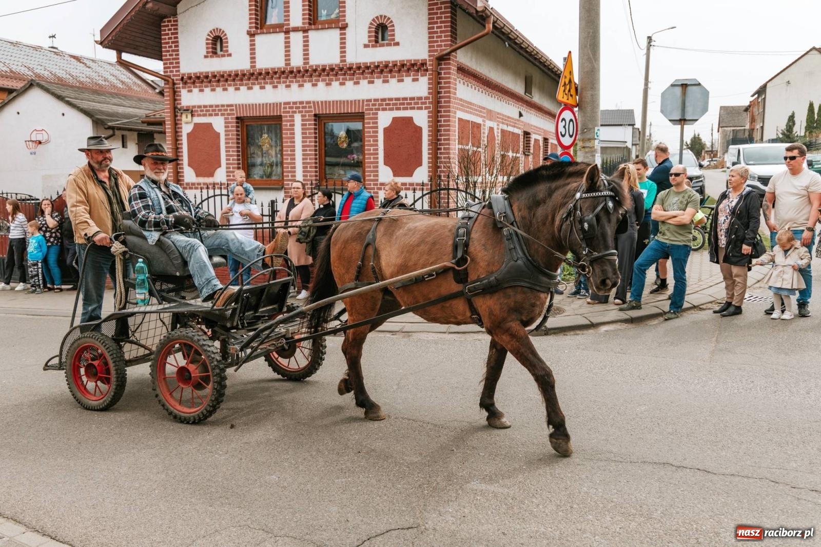 Zdjęcie w galerii na portalu naszraciborz.pl: Procesje konne w Bieńkowicach, Pietrowicach Wielkich i Sudole [FOTO] wiadomości z regionu