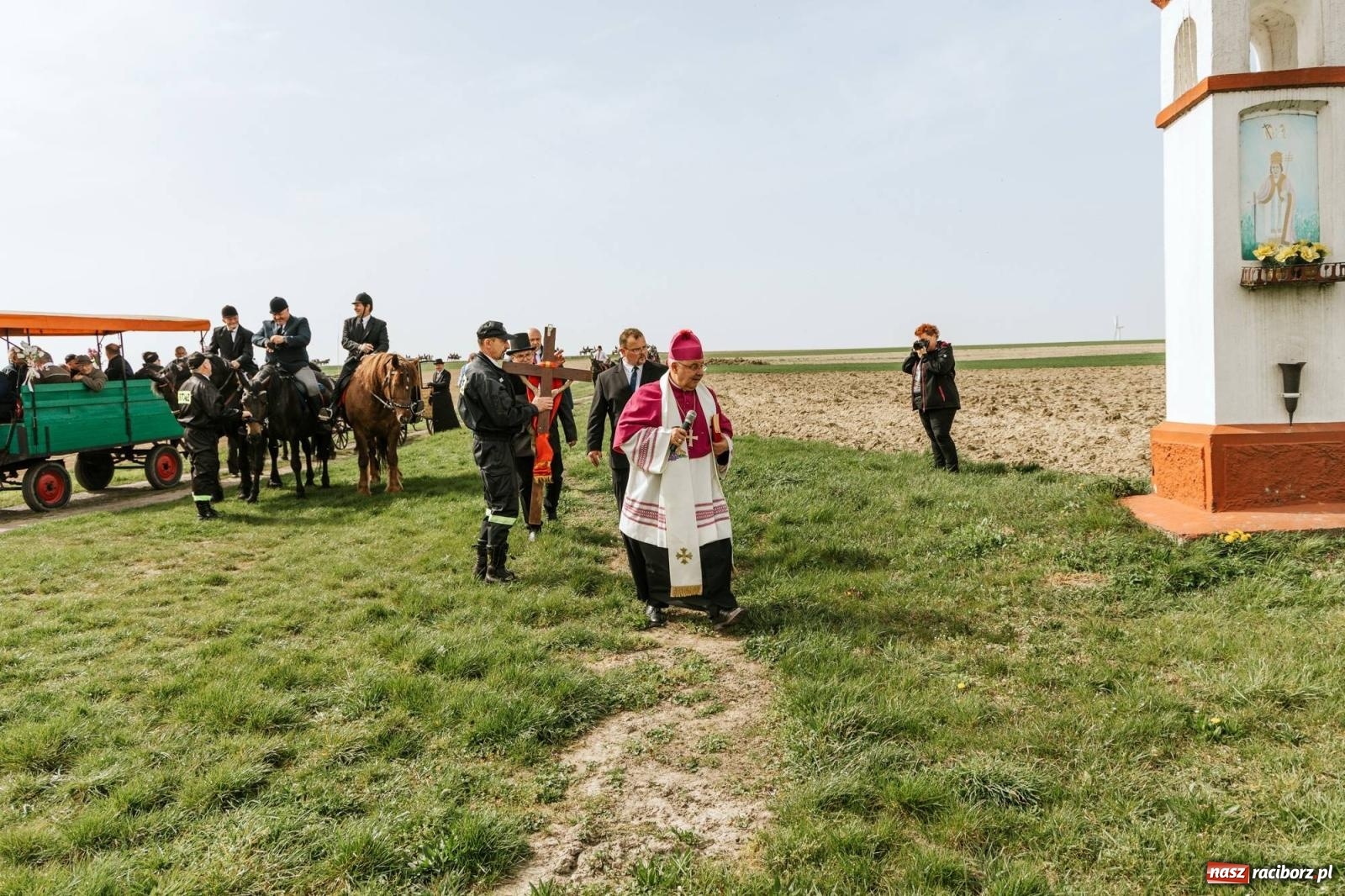Zdjęcie w galerii na portalu naszraciborz.pl: Procesje konne w Bieńkowicach, Pietrowicach Wielkich i Sudole [FOTO] wiadomości z regionu