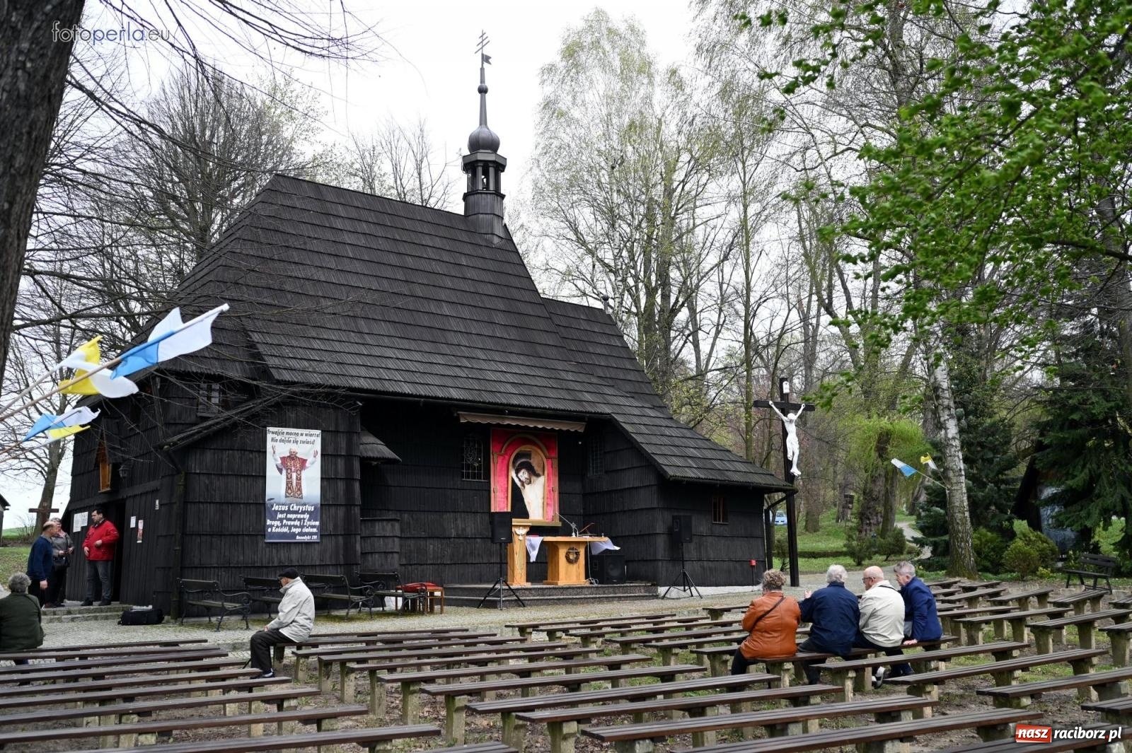 Zdjęcie w galerii na portalu naszraciborz.pl: Procesja w Pietrowicach Wielkich - nabożeństwo i wyścigi wiadomości z regionu