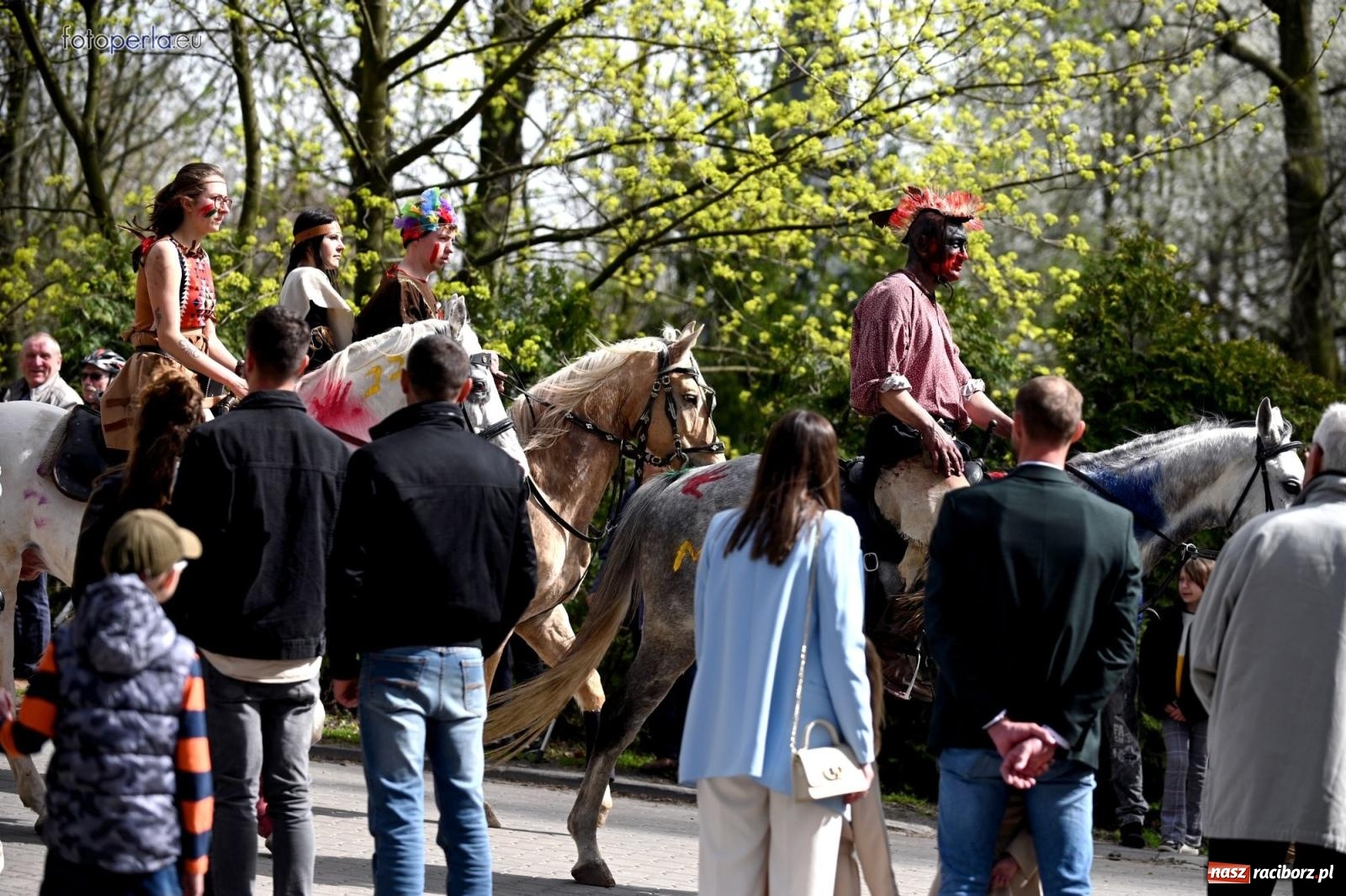 Zdjęcie w galerii na portalu naszraciborz.pl: Procesja w Pietrowicach Wielkich - nabożeństwo i wyścigi wiadomości z regionu