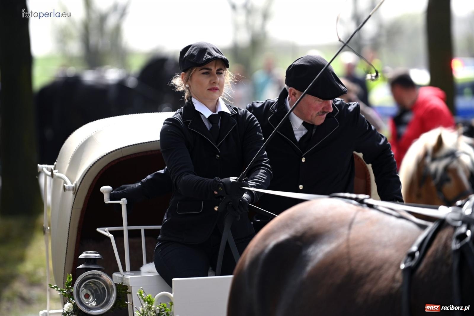 Zdjęcie w galerii na portalu naszraciborz.pl: Procesja w Pietrowicach Wielkich - nabożeństwo i wyścigi wiadomości z regionu
