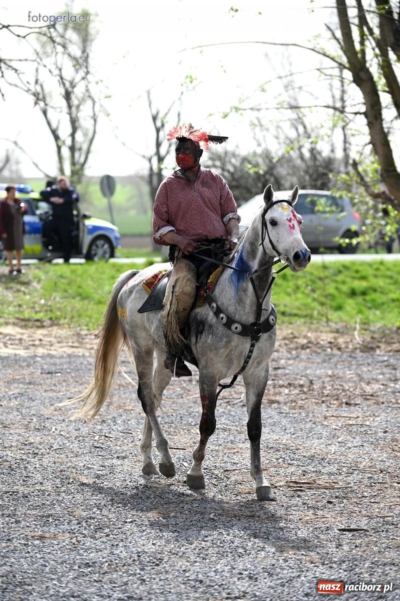 Zdjęcie w galerii na portalu naszraciborz.pl: Procesja w Pietrowicach Wielkich - nabożeństwo i wyścigi wiadomości z regionu