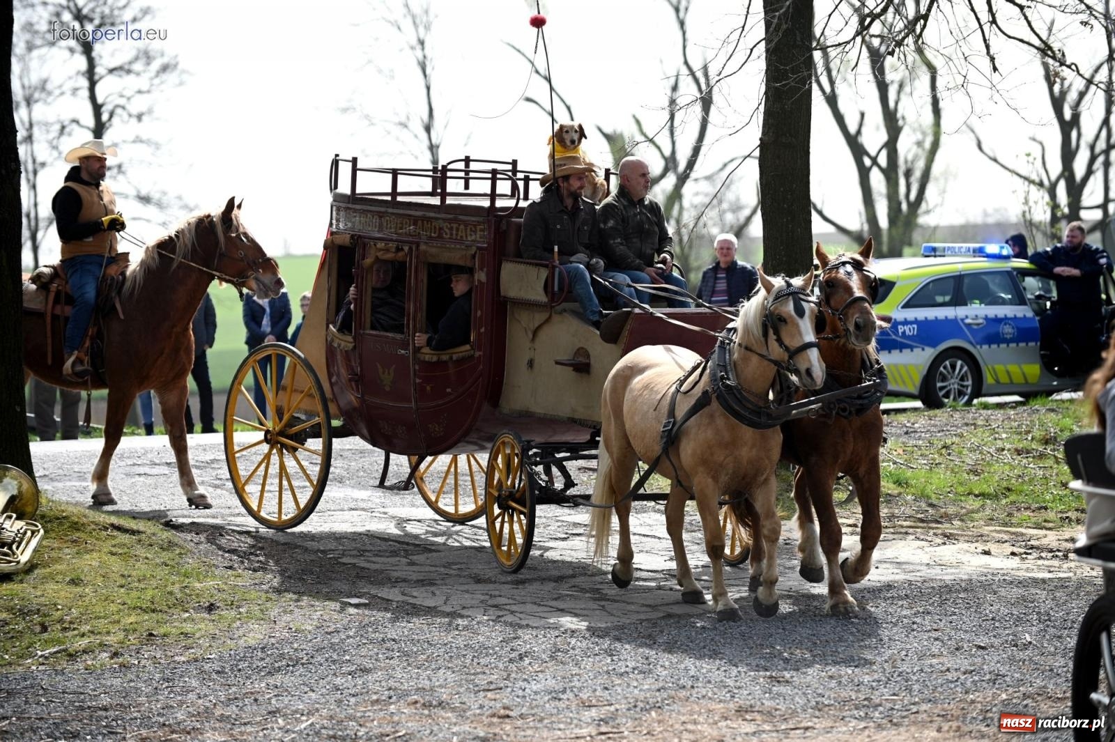 Zdjęcie w galerii na portalu naszraciborz.pl: Procesja w Pietrowicach Wielkich - nabożeństwo i wyścigi wiadomości z regionu