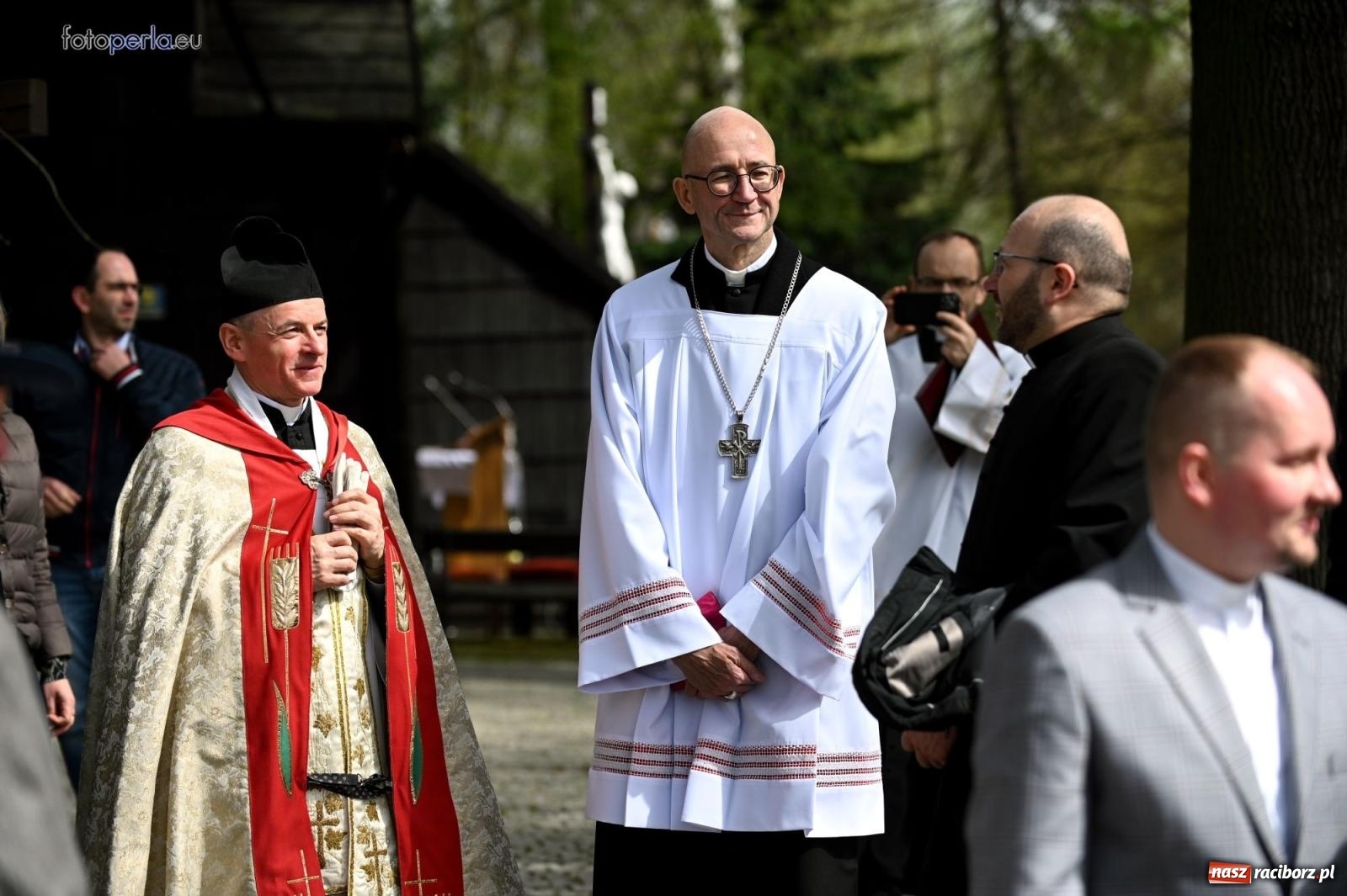 Zdjęcie w galerii na portalu naszraciborz.pl: Procesja w Pietrowicach Wielkich - nabożeństwo i wyścigi wiadomości z regionu