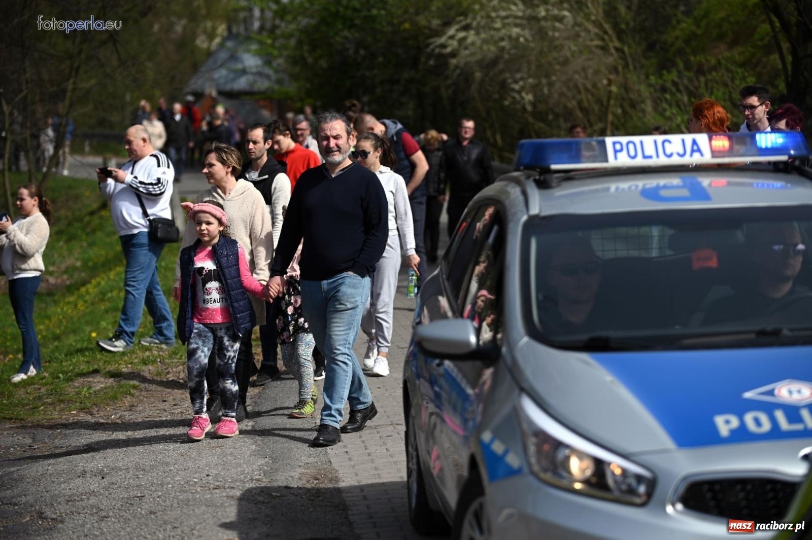 Zdjęcie w galerii na portalu naszraciborz.pl: Procesja w Pietrowicach Wielkich - nabożeństwo i wyścigi wiadomości z regionu
