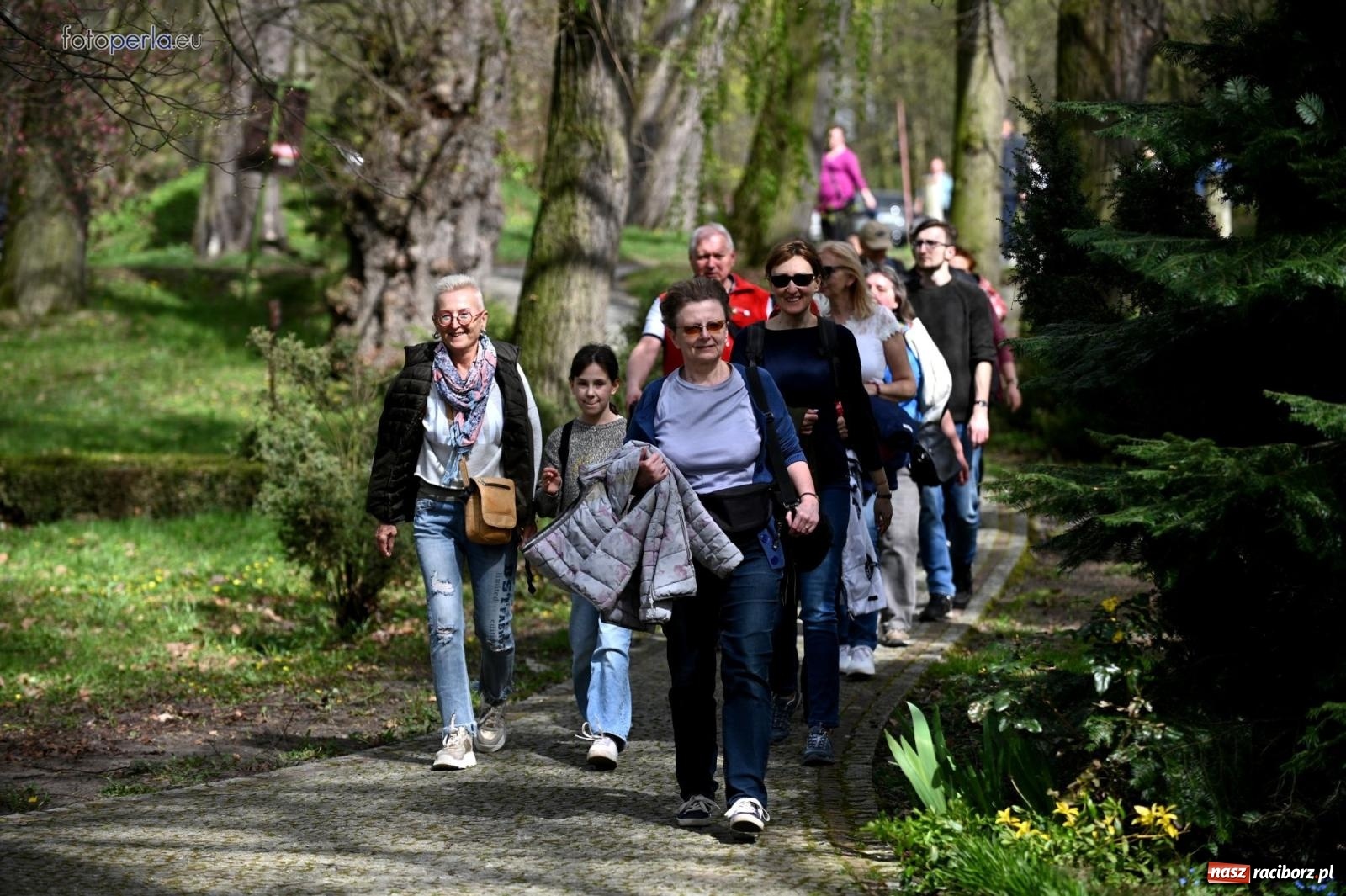 Zdjęcie w galerii na portalu naszraciborz.pl: Procesja w Pietrowicach Wielkich - nabożeństwo i wyścigi wiadomości z regionu
