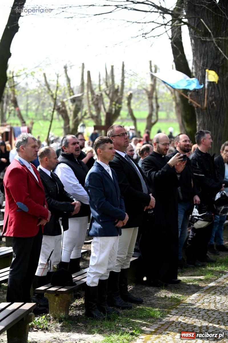 Zdjęcie w galerii na portalu naszraciborz.pl: Procesja w Pietrowicach Wielkich - nabożeństwo i wyścigi wiadomości z regionu
