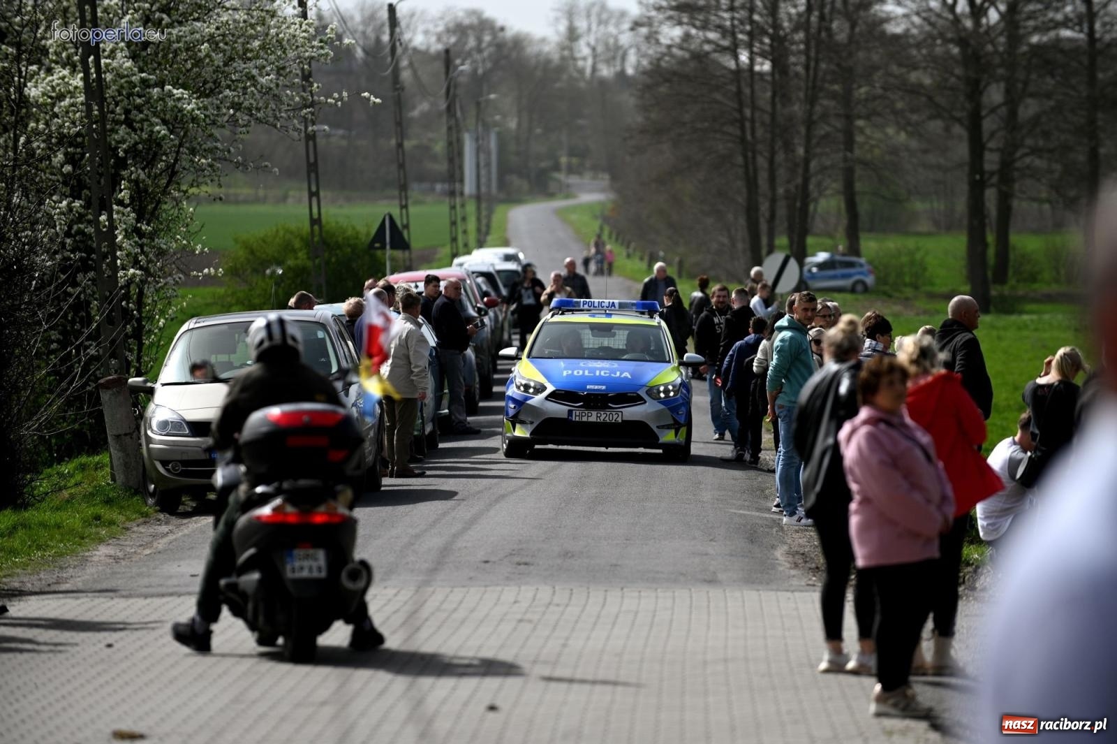 Zdjęcie w galerii na portalu naszraciborz.pl: Procesja w Pietrowicach Wielkich - nabożeństwo i wyścigi wiadomości z regionu