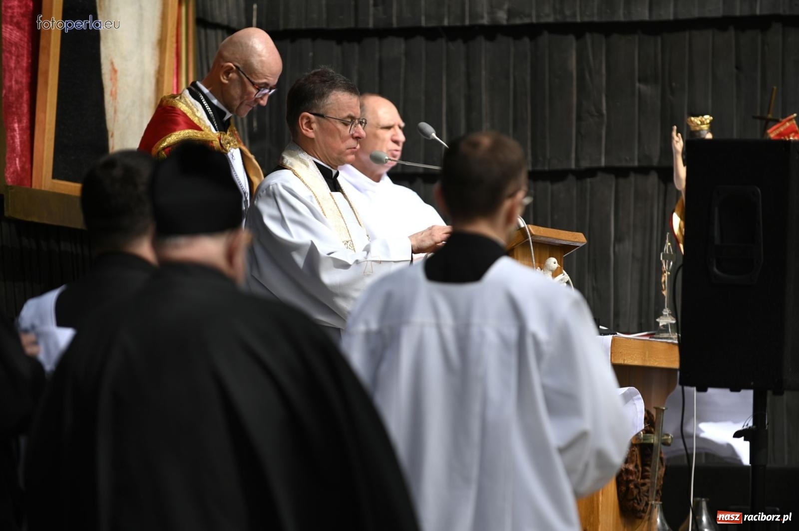 Zdjęcie w galerii na portalu naszraciborz.pl: Procesja w Pietrowicach Wielkich - nabożeństwo i wyścigi wiadomości z regionu