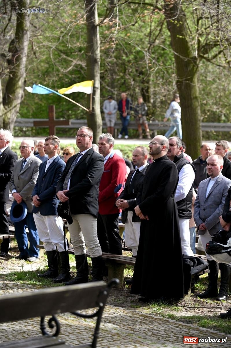 Zdjęcie w galerii na portalu naszraciborz.pl: Procesja w Pietrowicach Wielkich - nabożeństwo i wyścigi wiadomości z regionu