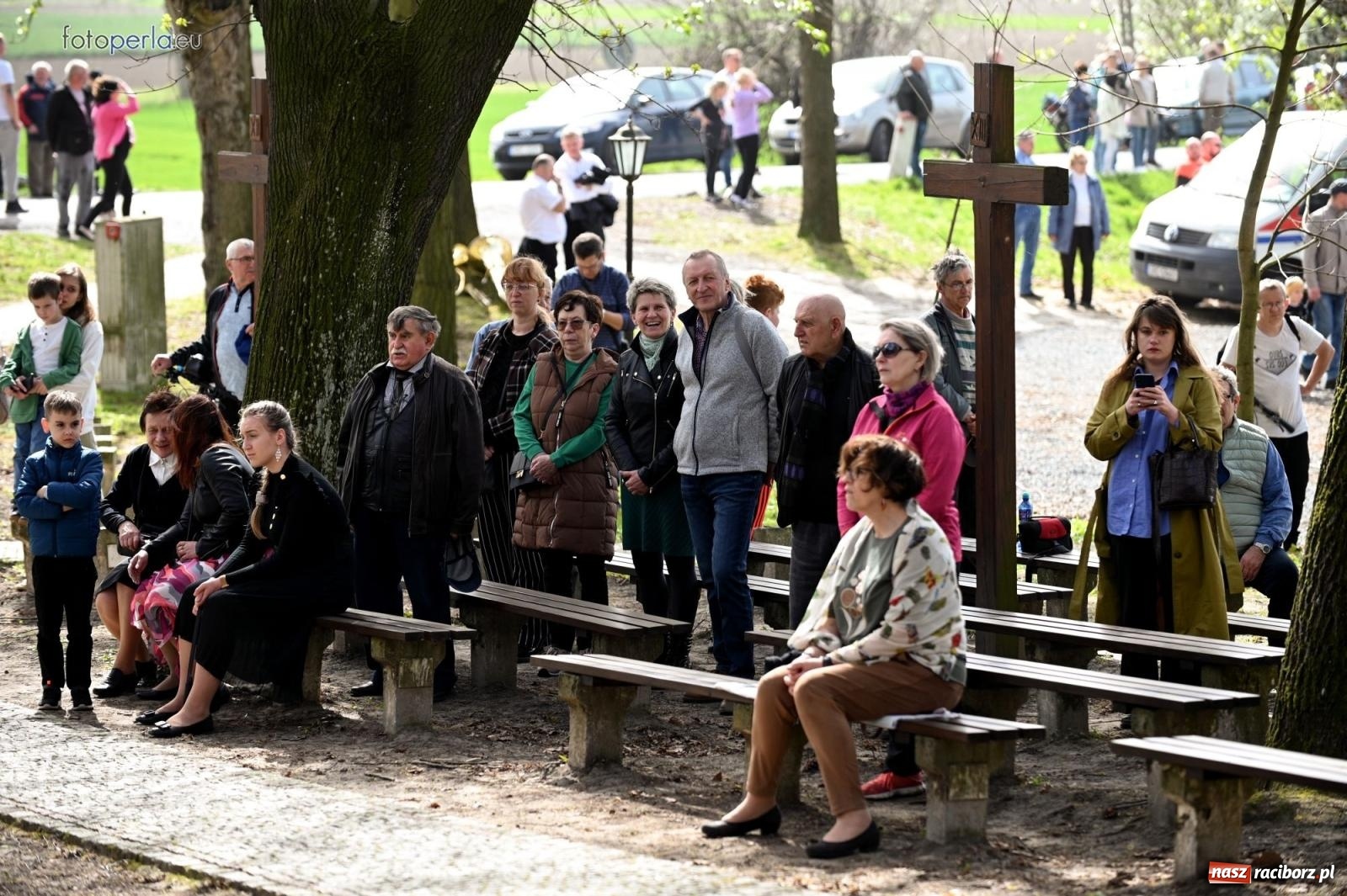 Zdjęcie w galerii na portalu naszraciborz.pl: Procesja w Pietrowicach Wielkich - nabożeństwo i wyścigi wiadomości z regionu