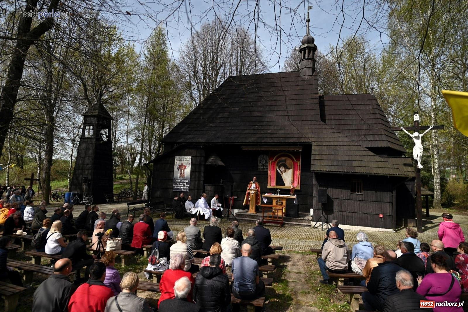 Zdjęcie w galerii na portalu naszraciborz.pl: Procesja w Pietrowicach Wielkich - nabożeństwo i wyścigi wiadomości z regionu