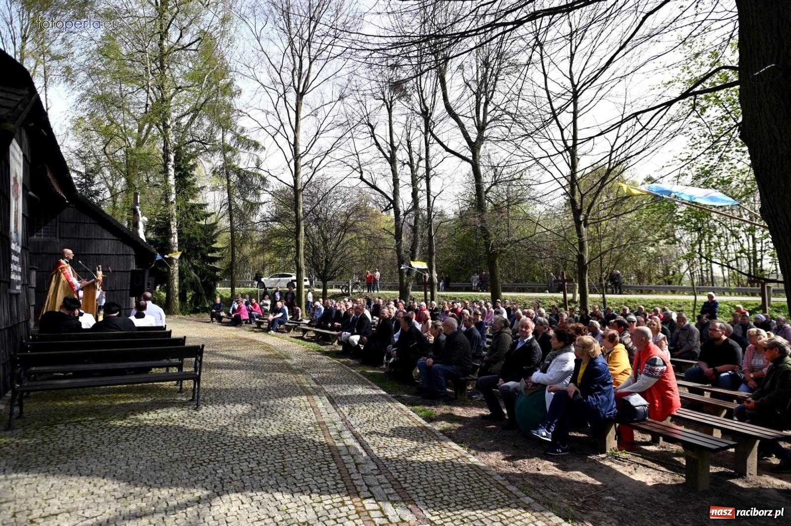 Zdjęcie w galerii na portalu naszraciborz.pl: Procesja w Pietrowicach Wielkich - nabożeństwo i wyścigi wiadomości z regionu