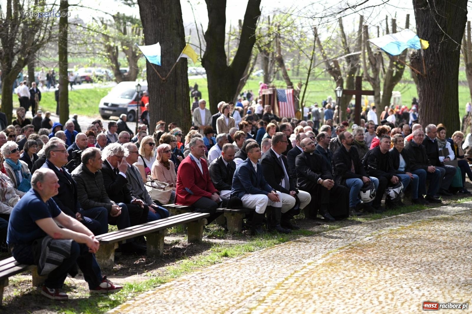 Zdjęcie w galerii na portalu naszraciborz.pl: Procesja w Pietrowicach Wielkich - nabożeństwo i wyścigi wiadomości z regionu