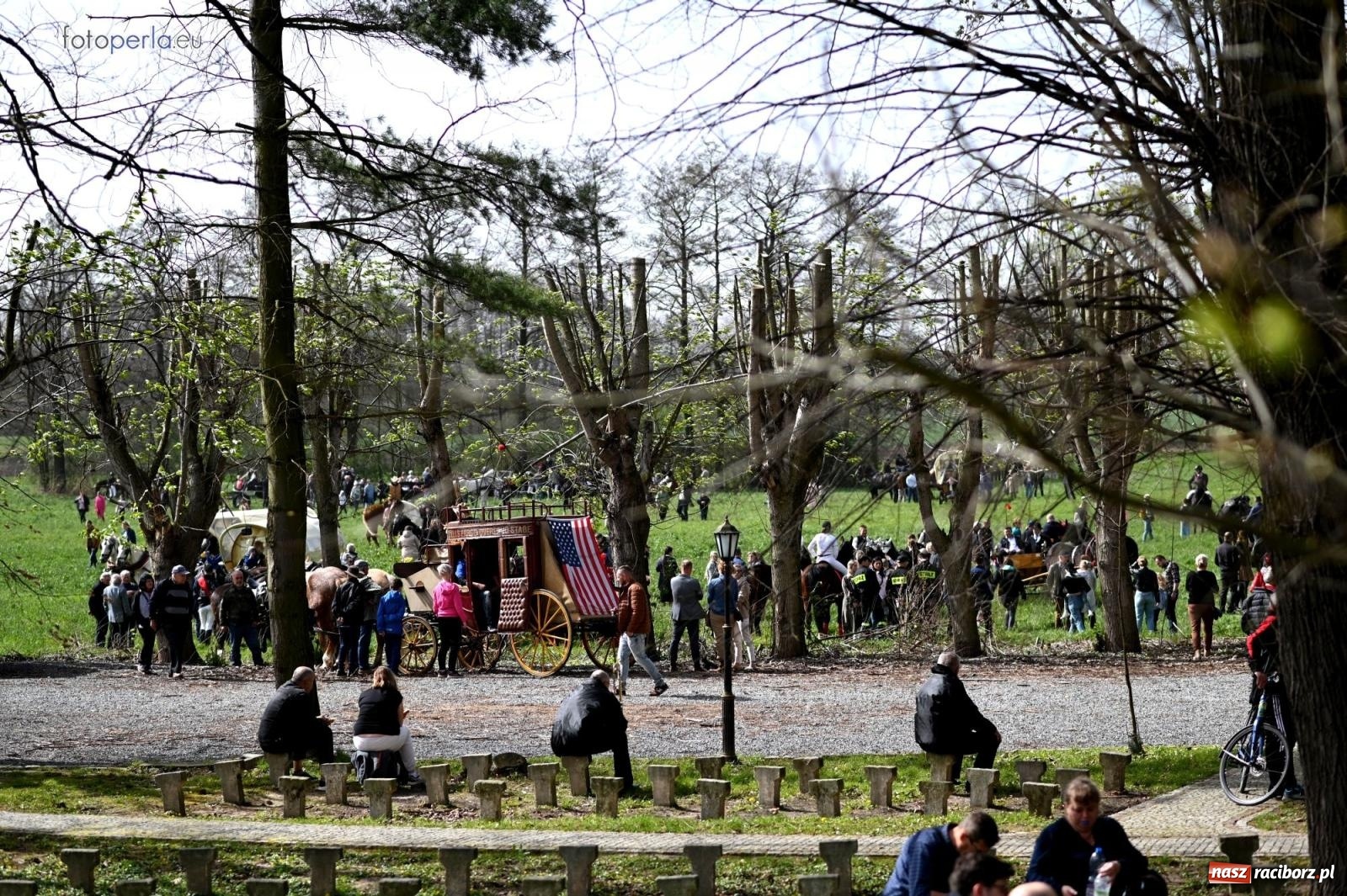 Zdjęcie w galerii na portalu naszraciborz.pl: Procesja w Pietrowicach Wielkich - nabożeństwo i wyścigi wiadomości z regionu