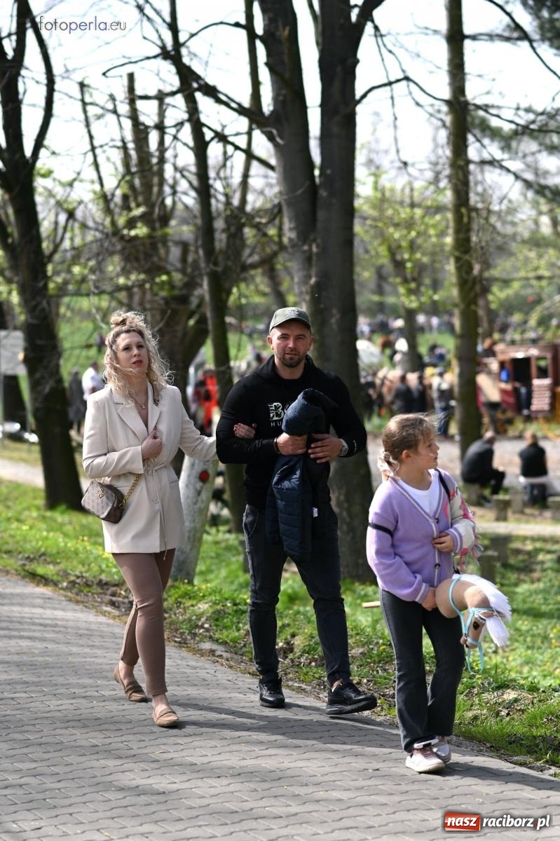 Zdjęcie w galerii na portalu naszraciborz.pl: Procesja w Pietrowicach Wielkich - nabożeństwo i wyścigi wiadomości z regionu