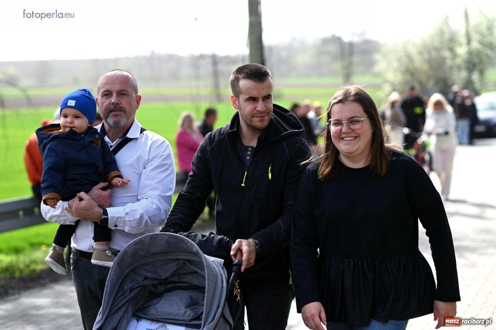 Zdjęcie w galerii na portalu naszraciborz.pl: Procesja w Pietrowicach Wielkich - nabożeństwo i wyścigi wiadomości z regionu