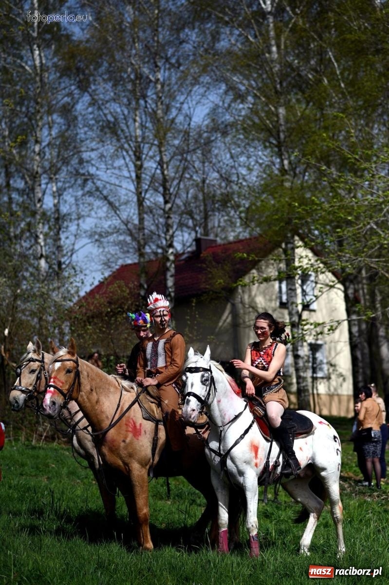 Zdjęcie w galerii na portalu naszraciborz.pl: Procesja w Pietrowicach Wielkich - nabożeństwo i wyścigi wiadomości z regionu