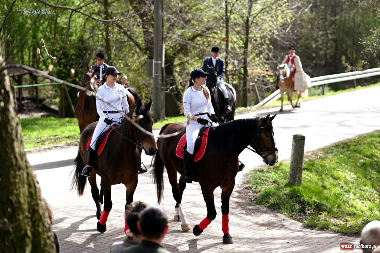 Zdjęcie w galerii na portalu naszraciborz.pl: Procesja w Pietrowicach Wielkich - nabożeństwo i wyścigi wiadomości z regionu