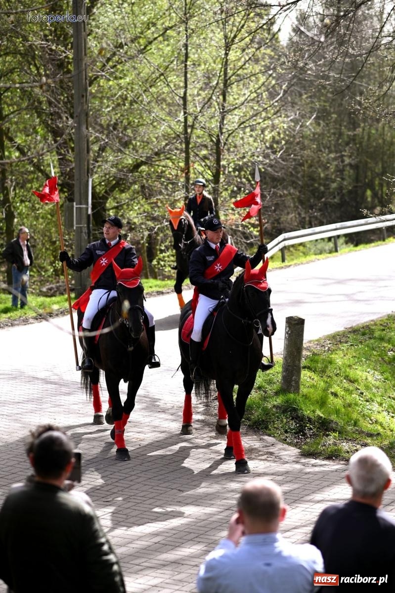 Zdjęcie w galerii na portalu naszraciborz.pl: Procesja w Pietrowicach Wielkich - nabożeństwo i wyścigi wiadomości z regionu