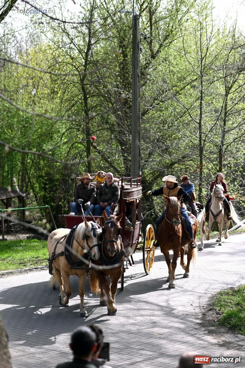 Zdjęcie w galerii na portalu naszraciborz.pl: Procesja w Pietrowicach Wielkich - nabożeństwo i wyścigi wiadomości z regionu