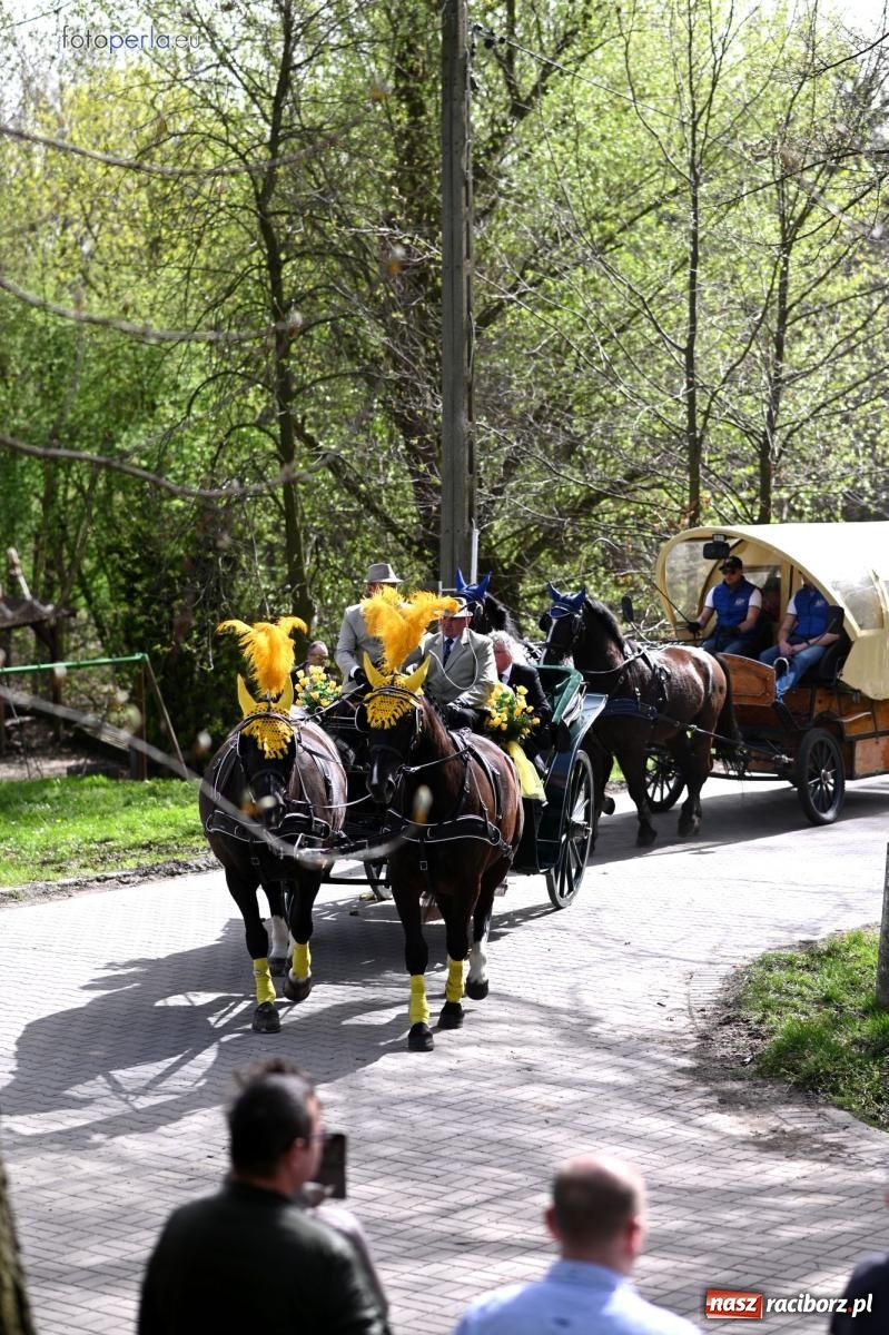 Zdjęcie w galerii na portalu naszraciborz.pl: Procesja w Pietrowicach Wielkich - nabożeństwo i wyścigi wiadomości z regionu