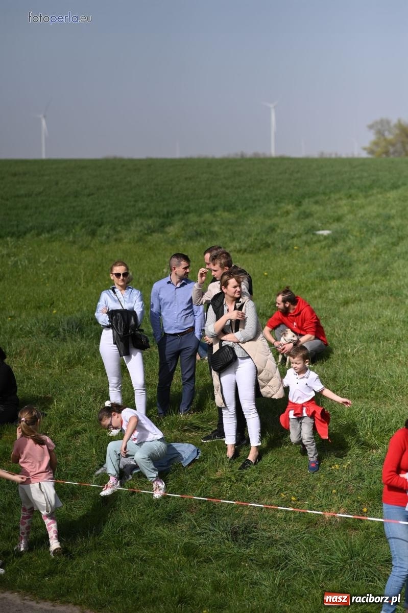 Zdjęcie w galerii na portalu naszraciborz.pl: Procesja w Pietrowicach Wielkich - nabożeństwo i wyścigi wiadomości z regionu