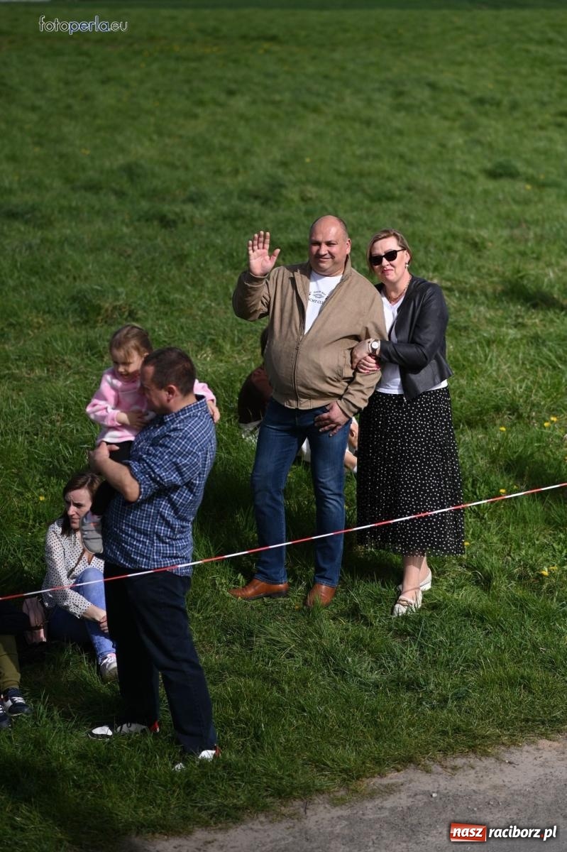 Zdjęcie w galerii na portalu naszraciborz.pl: Procesja w Pietrowicach Wielkich - nabożeństwo i wyścigi wiadomości z regionu