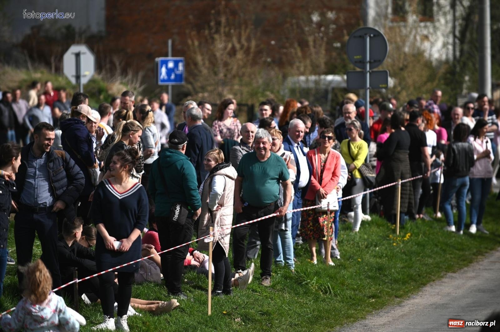 Zdjęcie w galerii na portalu naszraciborz.pl: Procesja w Pietrowicach Wielkich - nabożeństwo i wyścigi wiadomości z regionu