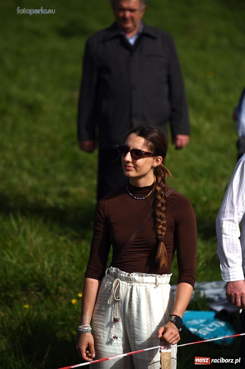 Zdjęcie w galerii na portalu naszraciborz.pl: Procesja w Pietrowicach Wielkich - nabożeństwo i wyścigi wiadomości z regionu