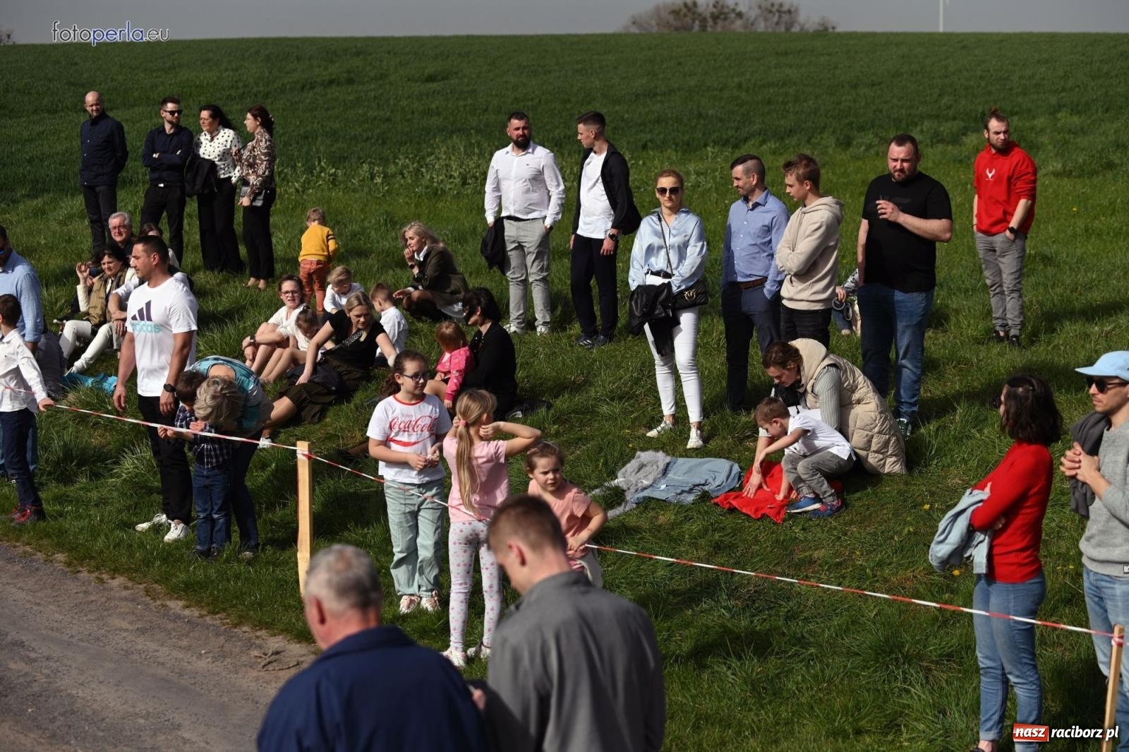Zdjęcie w galerii na portalu naszraciborz.pl: Procesja w Pietrowicach Wielkich - nabożeństwo i wyścigi wiadomości z regionu