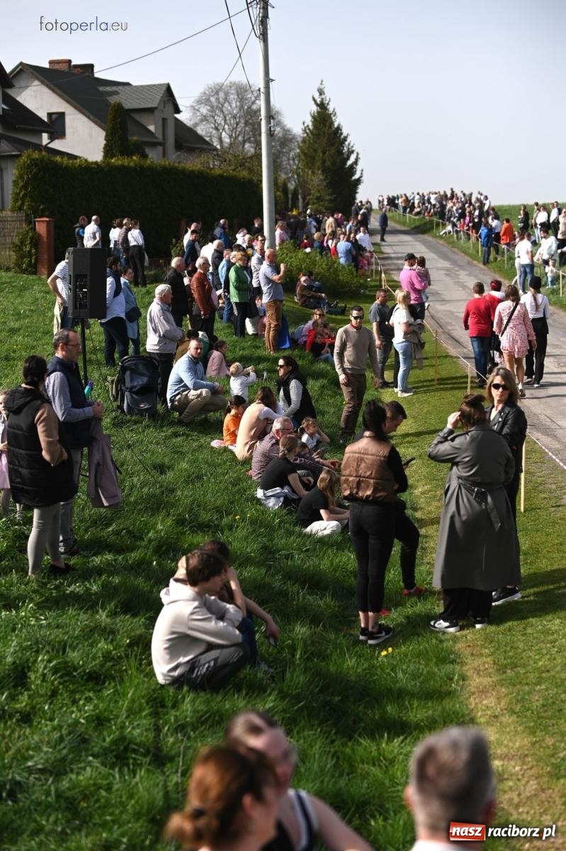 Zdjęcie w galerii na portalu naszraciborz.pl: Procesja w Pietrowicach Wielkich - nabożeństwo i wyścigi wiadomości z regionu