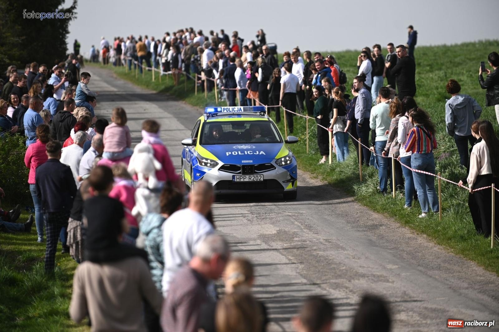 Zdjęcie w galerii na portalu naszraciborz.pl: Procesja w Pietrowicach Wielkich - nabożeństwo i wyścigi wiadomości z regionu