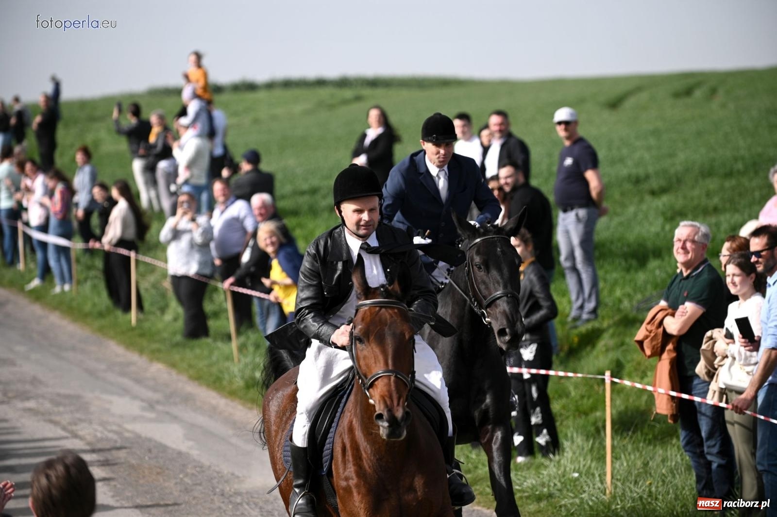 Zdjęcie w galerii na portalu naszraciborz.pl: Procesja w Pietrowicach Wielkich - nabożeństwo i wyścigi wiadomości z regionu