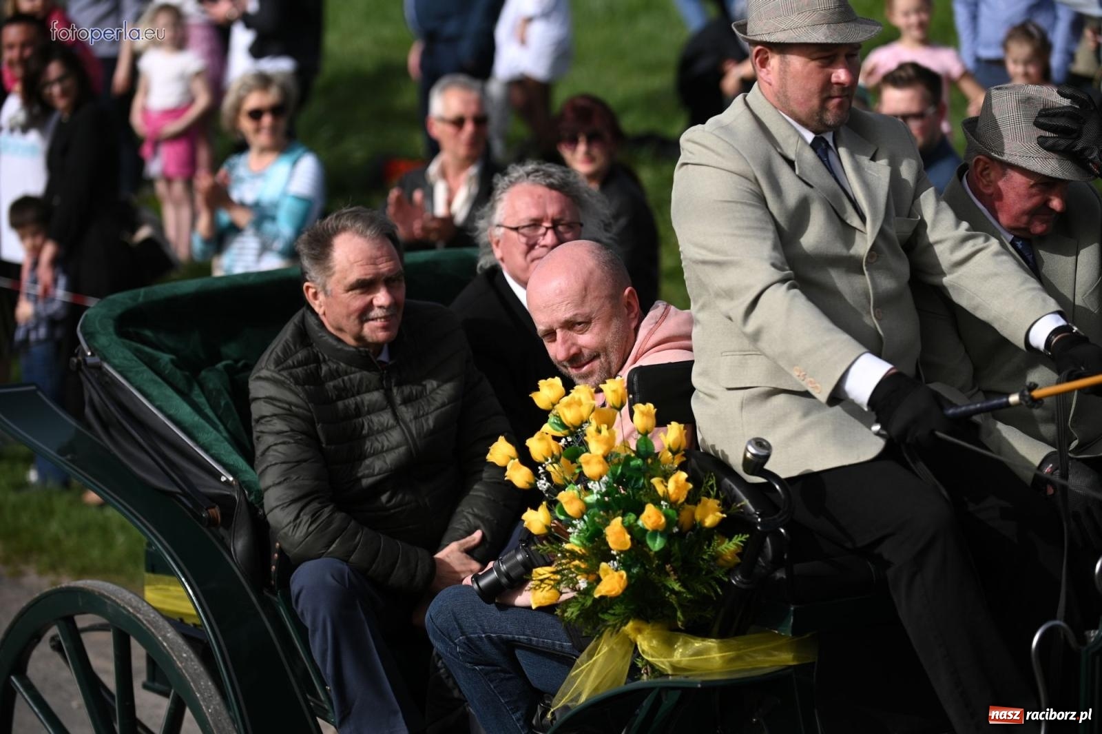Zdjęcie w galerii na portalu naszraciborz.pl: Procesja w Pietrowicach Wielkich - nabożeństwo i wyścigi wiadomości z regionu