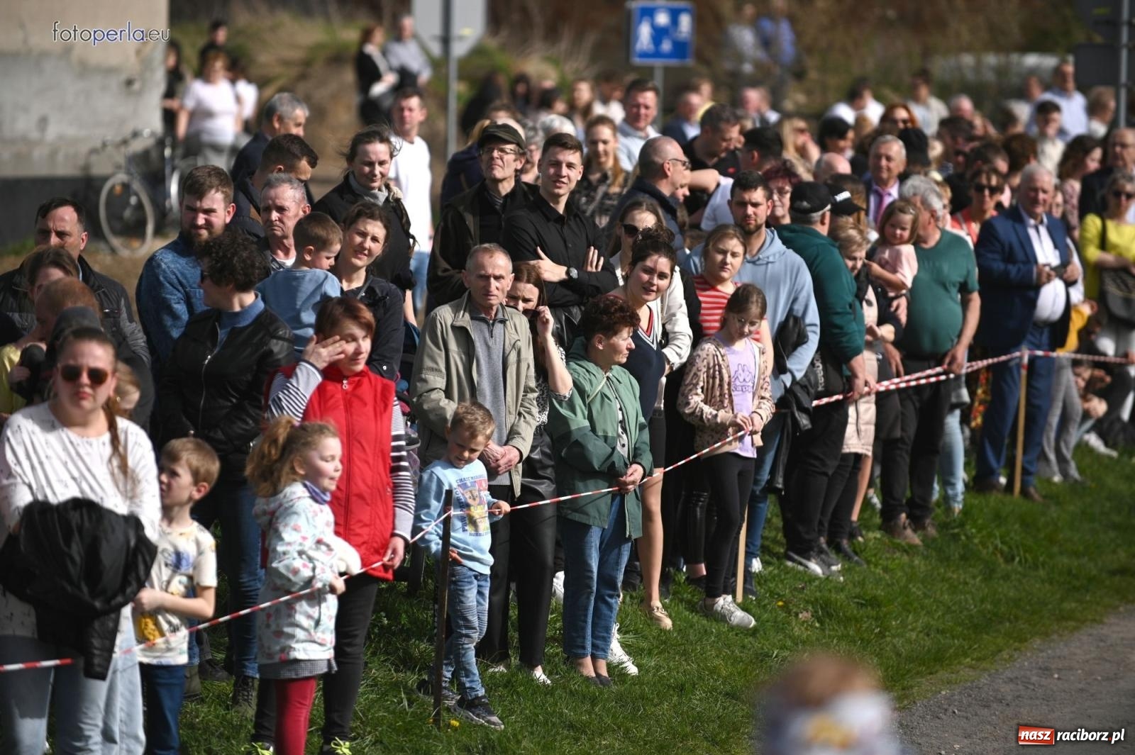 Zdjęcie w galerii na portalu naszraciborz.pl: Procesja w Pietrowicach Wielkich - nabożeństwo i wyścigi wiadomości z regionu