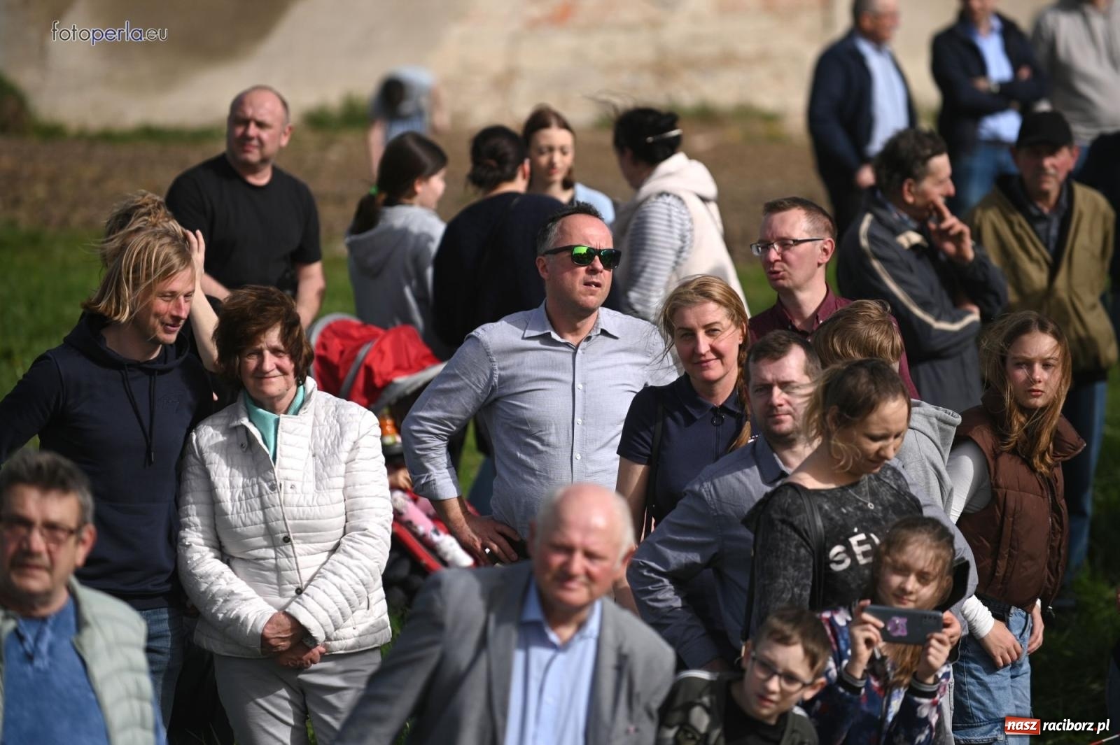 Zdjęcie w galerii na portalu naszraciborz.pl: Procesja w Pietrowicach Wielkich - nabożeństwo i wyścigi wiadomości z regionu