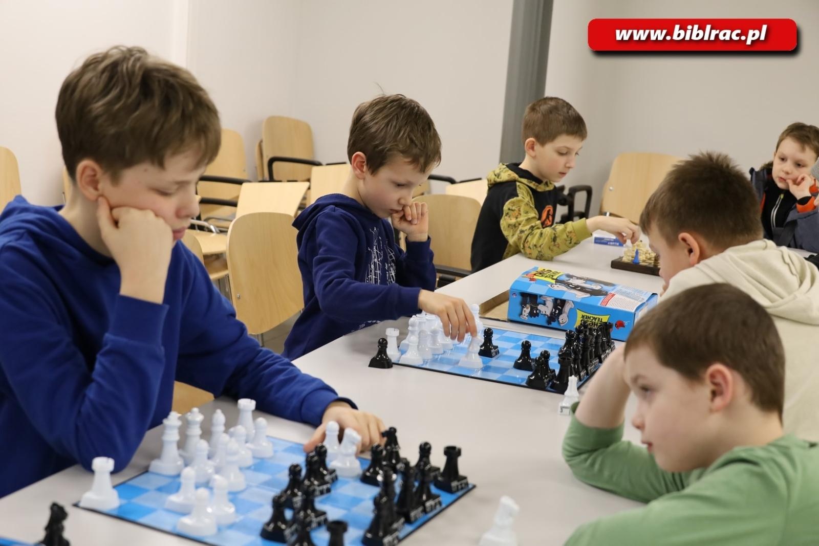 Zdjęcie w galerii na portalu naszraciborz.pl: Kwietniowe kluby w Bibliotece wiadomości z regionu