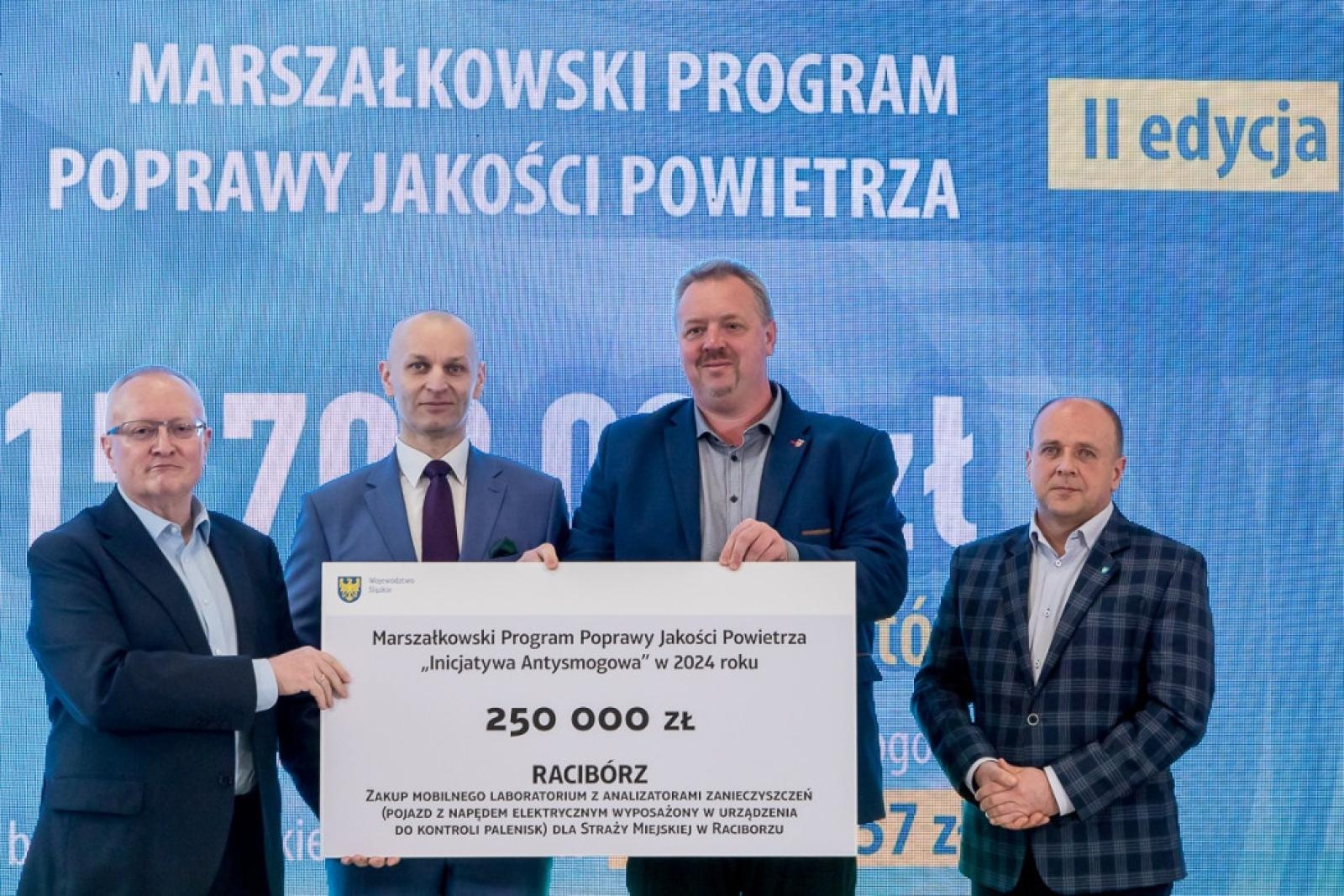 Zdjęcie w galerii na portalu naszraciborz.pl: Rozstrzygnięto drugą edycję Marszałkowskiego Programu Poprawy Jakości Powietrza. Pieniądze dla Raciborza i gmin powiatu wiadomości z regionu