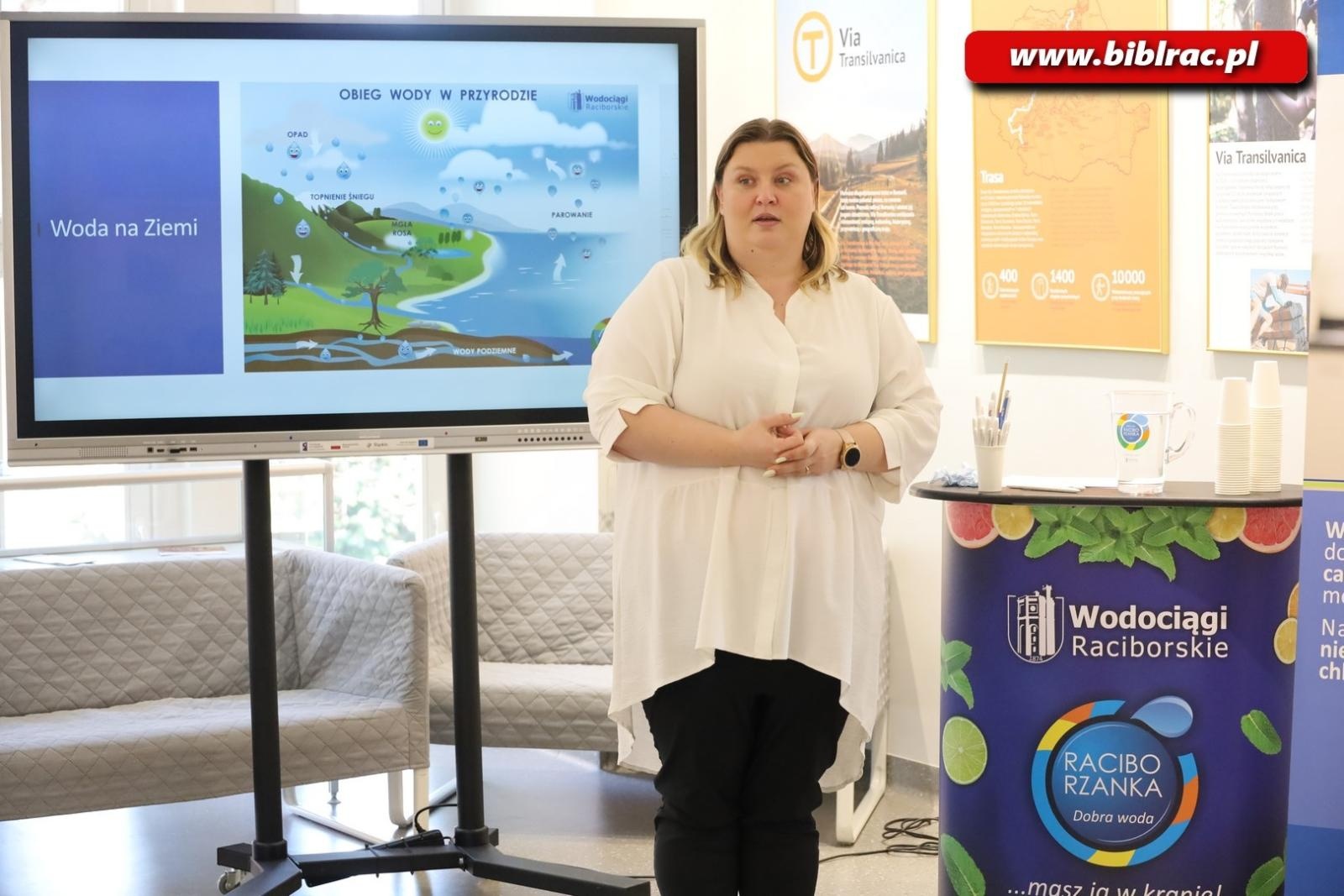 Zdjęcie w galerii na portalu naszraciborz.pl: Światowy Dzień Wody z Wodociągami w raciborskiej bibliotece wiadomości z regionu